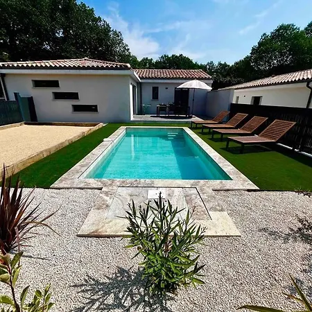 Superbe Neuve+ Piscine En Provence Greoux-les-Bains